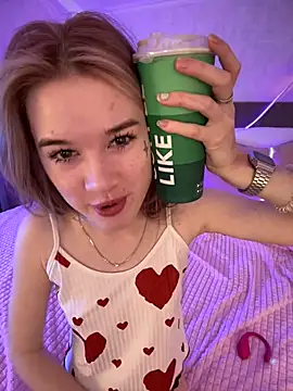 Snapshot of Marryme- chatting on 02-20-26, 01:35 Marryme- online show from 02-20-26, 01:35