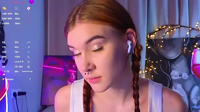 Snapshot of JenniferSullivan chatting on 02-18-26, 11:23 JenniferSullivan online show from 02-18-26, 11:23