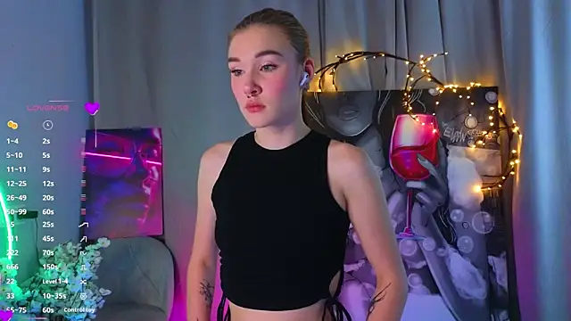 Snapshot of JenniferSullivan chatting on 02-12-26, 10:53 JenniferSullivan online show from 02-12-26, 10:53