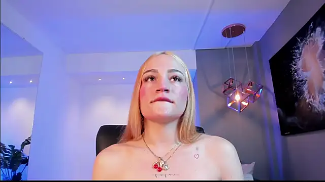 MadisonAnngel online show from 01-08-26, 07:42