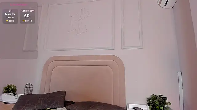 Anamonrroe online show from 10-31-25, 11:51