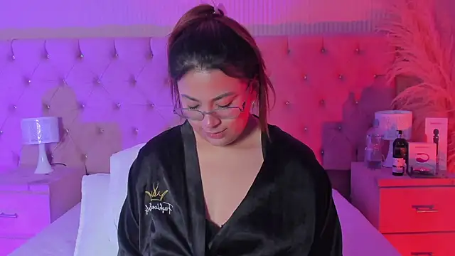 MacarenaRosse online show from 12-13-25, 08:04