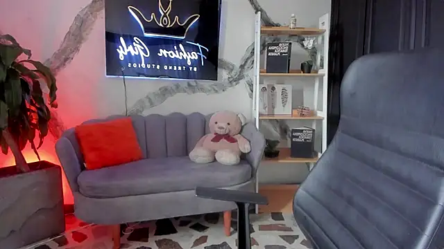 MacarenaRosse online show from 12-05-25, 04:05