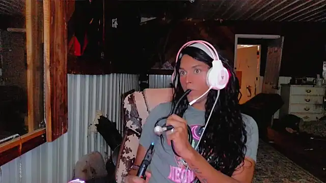 HTXBBY3130 online show from 10-10-25, 02:23