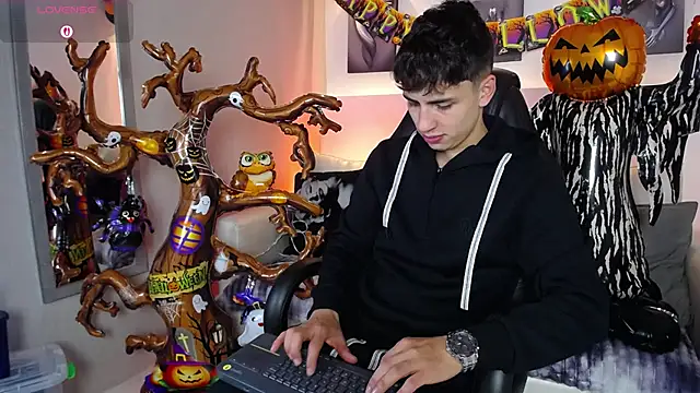 AdrianRinaldi online show from 10-26-25, 08:20