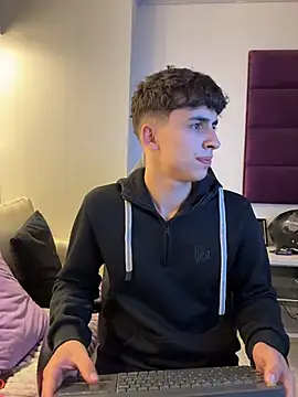 AdrianRinaldi online show from 11-26-25, 08:09