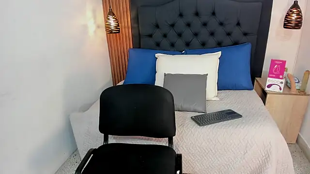 Hisoka 011 online show from 04-17-26, 07:38