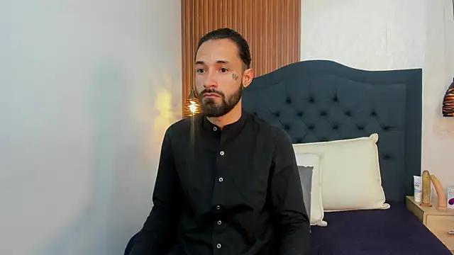 Hisoka 011 online show from 02-10-26, 07:24