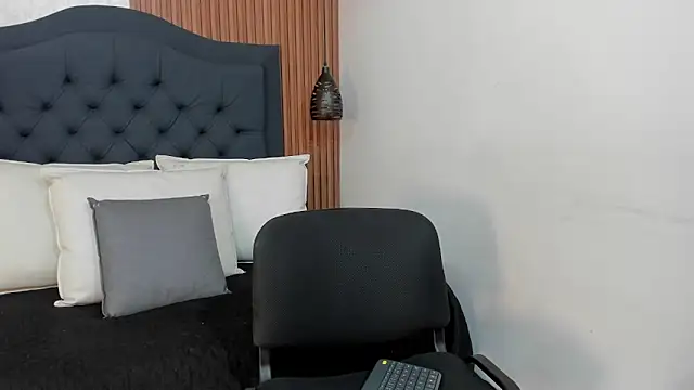 Hisoka 011 online show from 04-11-26, 08:01