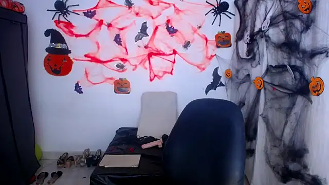 Snapshot of ValeriaHairy chatting on 10-13-25, 02:02 ValeriaHairy online show from 10-13-25, 02:02