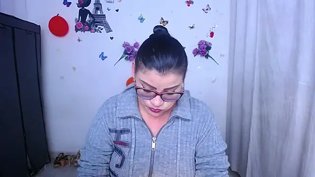 Snapshot of ValeriaHairy chatting on 09-21-25, 05:23 ValeriaHairy online show from 09-21-25, 05:23