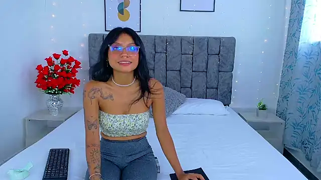 Soffia Konig  online show from 12-14-25, 07:19