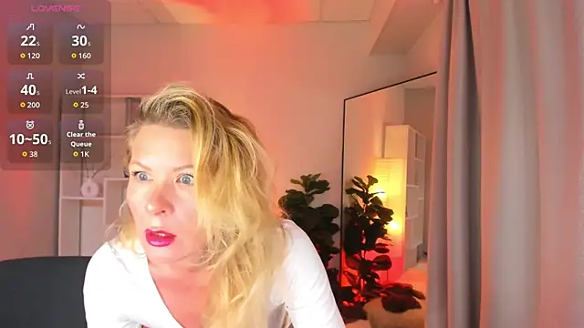 Snapshot of Julia_Giulia chatting on 05-03-26, 06:22 Julia Giulia online show from 05-03-26, 06:22