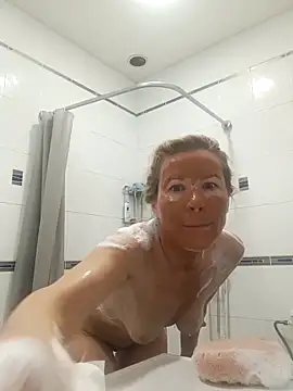 Julia Giulia online show from 11-16-25, 02:16