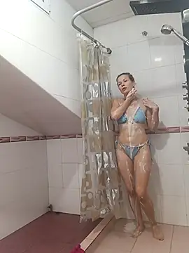 Julia Giulia online show from 11-05-25, 01:36