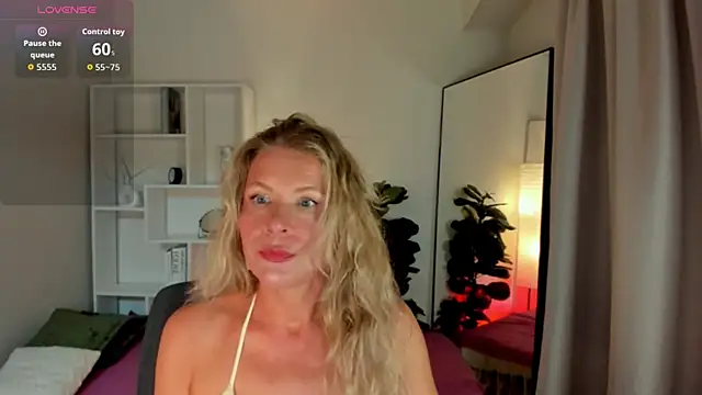Snapshot of Julia_Giulia chatting on 07-09-26, 08:30 Julia Giulia online show from 07-09-26, 08:30