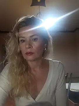 Julia Giulia online show from 10-04-25, 09:16