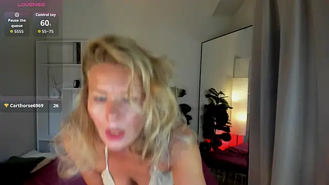 Snapshot of Julia_Giulia chatting on 07-12-26, 09:48 Julia Giulia online show from 07-12-26, 09:48
