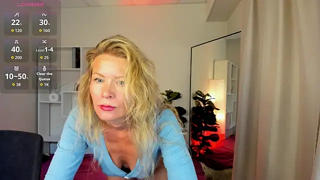 Snapshot of Julia_Giulia chatting on 06-26-26, 10:04 Julia Giulia online show from 06-26-26, 10:04