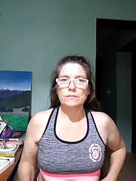 Snapshot of Merida2276 chatting on 10-22-25, 02:11 Merida2276 online show from 10-22-25, 02:11