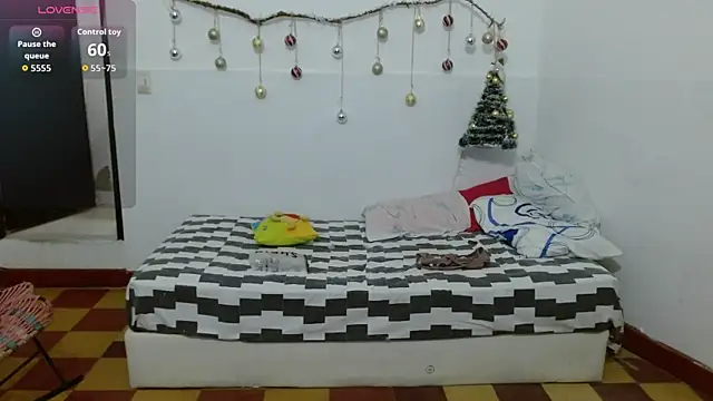 Snapshot of CanelaDeluxe chatting on 01-09-26, 02:51 CanelaDeluxe online show from 01-09-26, 02:51