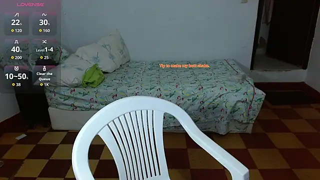 Snapshot of CanelaDeluxe chatting on 12-02-25, 11:28 CanelaDeluxe online show from 12-02-25, 11:28