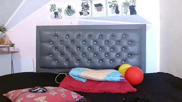 Kylie Jennerr online show from 07-08-26, 09:15