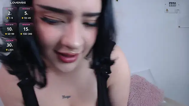 Snapshot of Annie_Villaa chatting on 10-22-25, 11:31 Annie Villaa online show from 10-22-25, 11:31
