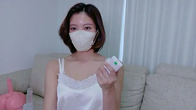 Snapshot of riko_oxo chatting on 06-10-26, 02:35 riko oxo online show from 06-10-26, 02:35