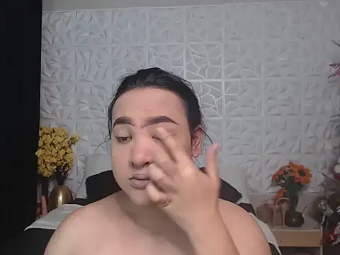 Hotcum ella online show from 12-16-25, 11:53