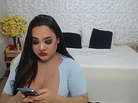 Hotcum ella online show from 11-26-25, 11:38