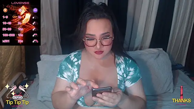 Snapshot of Hotcum_ella chatting on 05-01-26, 11:43 Hotcum ella online show from 05-01-26, 11:43