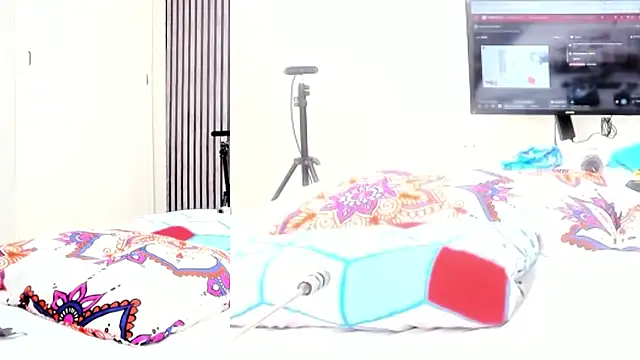 Alani Queen online show from 10-31-25, 07:21