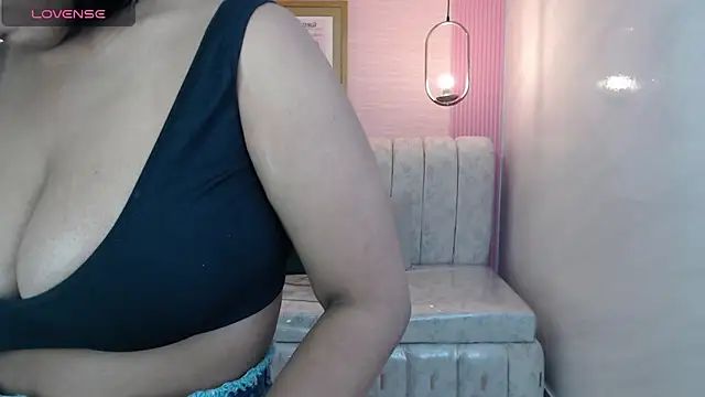 ambar fox s online show from 10-11-25, 03:18