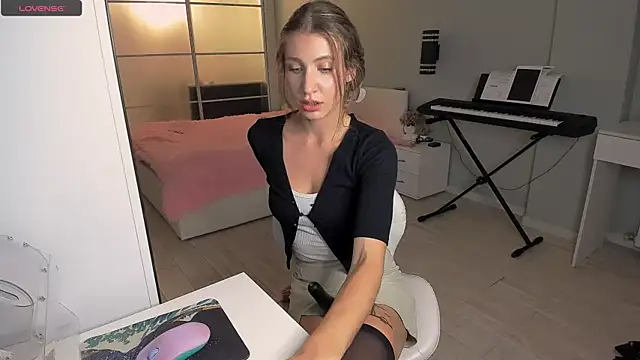 LolaVexx online show from 09-26-25, 04:47