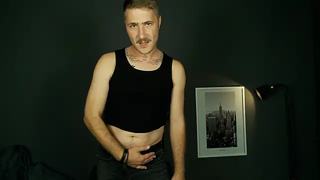 Snapshot of Mr_At_ chatting on 09-18-25, 07:33 Mr At  online show from 09-18-25, 07:33