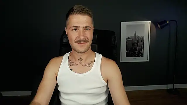 Snapshot of Mr_At_ chatting on 09-19-25, 07:23 Mr At  online show from 09-19-25, 07:23