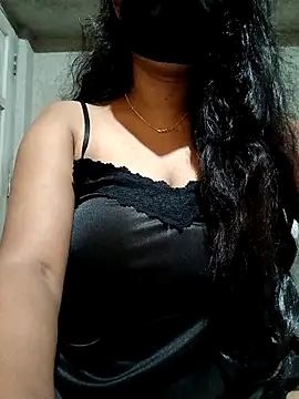 Snapshot of DiyaRoy49 chatting on 10-13-25, 05:36 DiyaRoy49 online show from 10-13-25, 05:36
