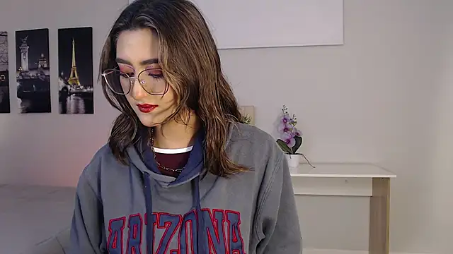 Snapshot of madame_lottie chatting on 09-17-25, 12:40 madame lottie online show from 09-17-25, 12:40