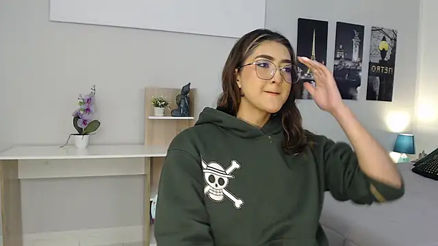 Snapshot of madame_lottie chatting on 10-14-25, 12:28 madame lottie online show from 10-14-25, 12:28