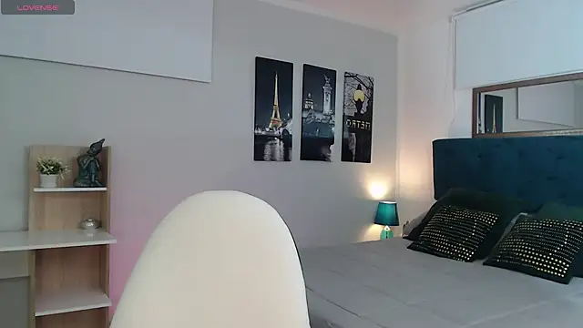 Snapshot of madame_lottie chatting on 10-07-25, 12:39 madame lottie online show from 10-07-25, 12:39