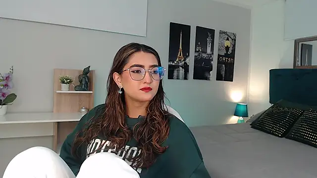 Snapshot of madame_lottie chatting on 10-08-25, 12:39 madame lottie online show from 10-08-25, 12:39