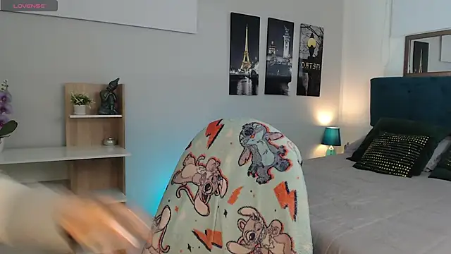 Snapshot of madame_lottie chatting on 10-06-25, 12:28 madame lottie online show from 10-06-25, 12:28