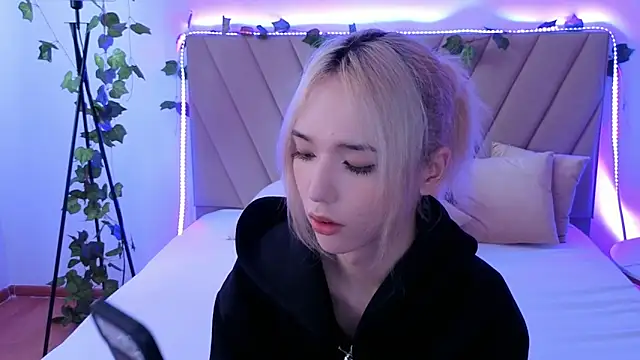 Snapshot of okerriella chatting on 05-14-26, 08:22 okerriella online show from 05-14-26, 08:22