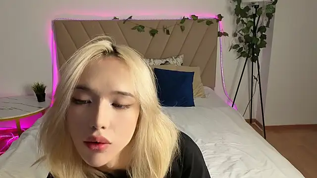 Snapshot of okerriella chatting on 06-17-26, 02:49 okerriella online show from 06-17-26, 02:49