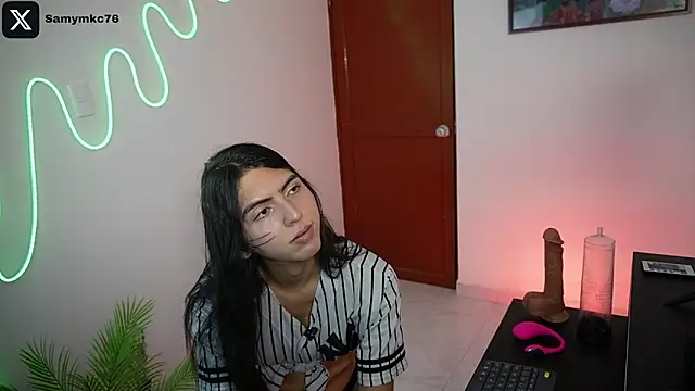 Snapshot of samymelo chatting on 06-25-26, 02:44 samymelo online show from 06-25-26, 02:44