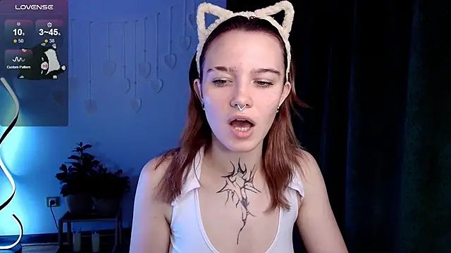 Snapshot of Elastikiss chatting on 09-21-25, 02:39 Elastikiss online show from 09-21-25, 02:39