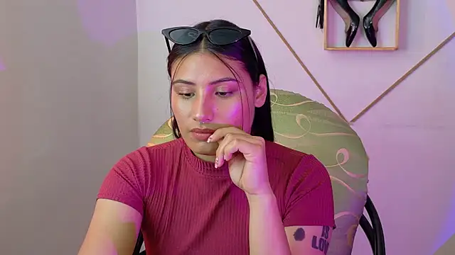 Snapshot of Linda_andrew chatting on 01-09-26, 05:20 Linda andrew online show from 01-09-26, 05:20