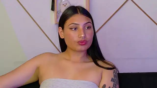 Snapshot of Linda_andrew chatting on 12-15-25, 07:20 Linda andrew online show from 12-15-25, 07:20