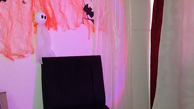 Snapshot of Linda_andrew chatting on 10-17-25, 06:32 Linda andrew online show from 10-17-25, 06:32